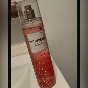 Bath & Body Works Pink Strawberry Soda Mist, body spray, fragrance, 8 oz